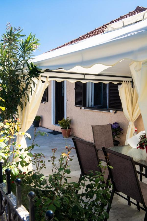Вилла Irinis House Komilion Экстерьер фото