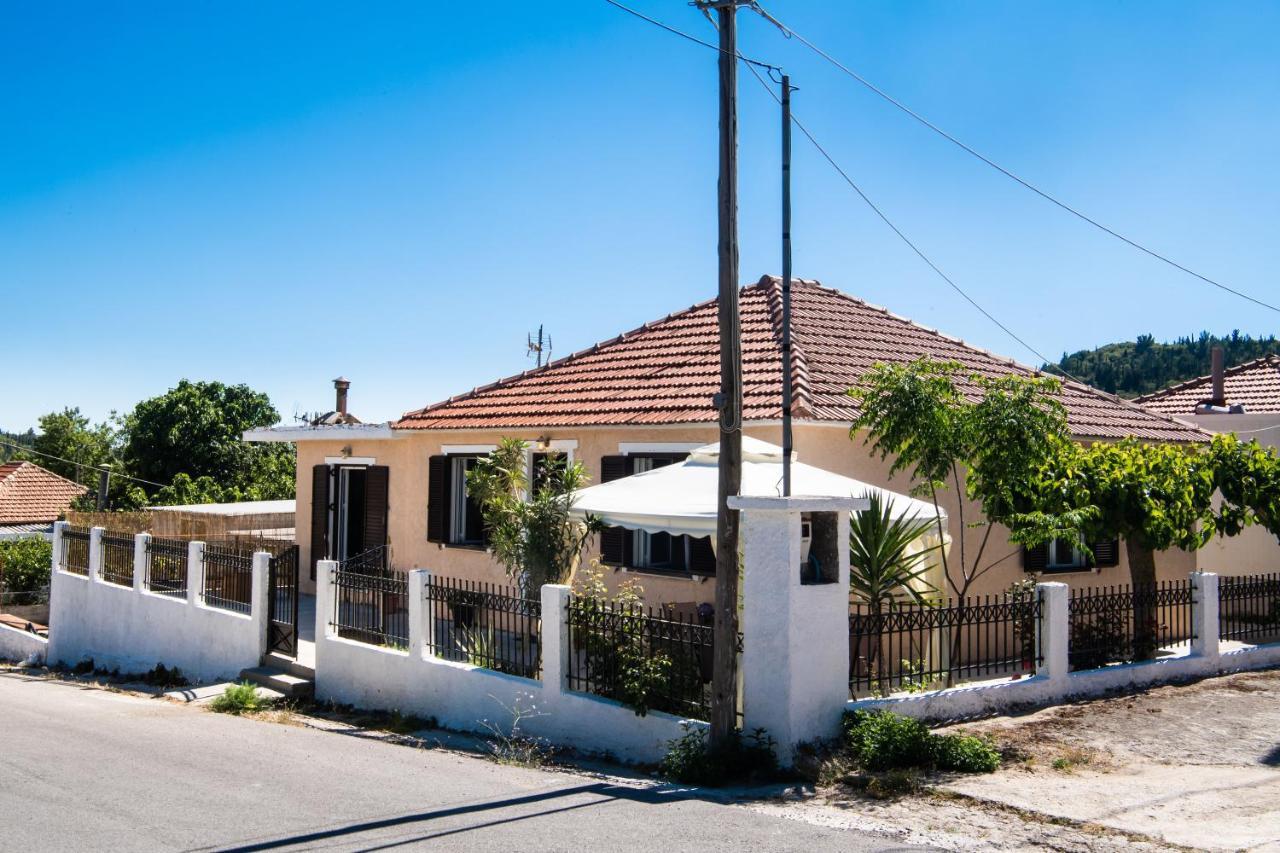 Вилла Irinis House Komilion Экстерьер фото